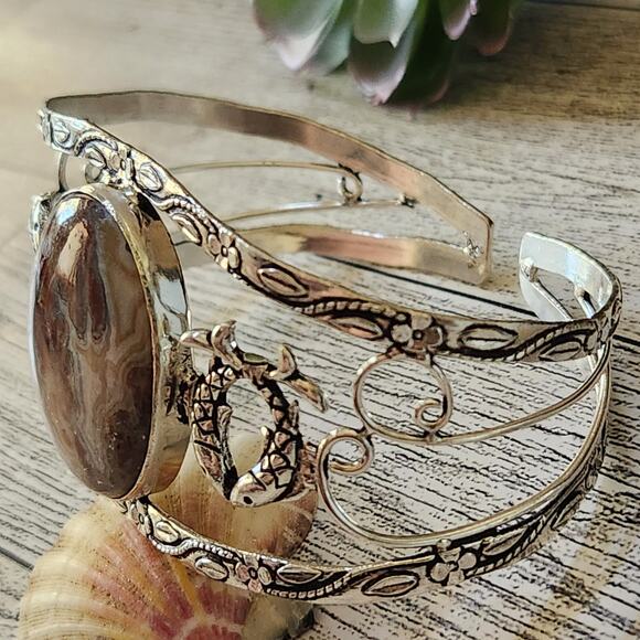 Crimson Tide Red Agate Cuff Bracelet - Bold Elegance in Sterling Silver - Picture 6 of 9